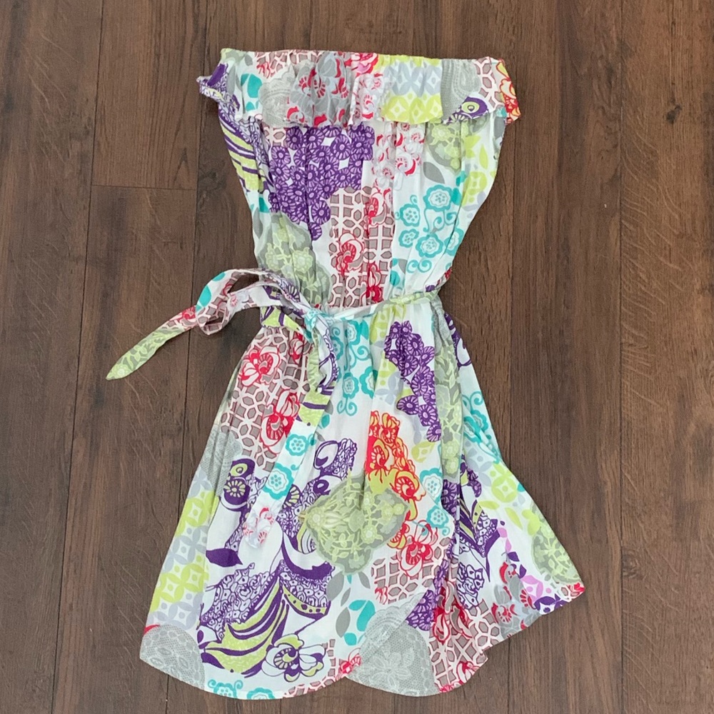 Strapless summer dress with tie at waist